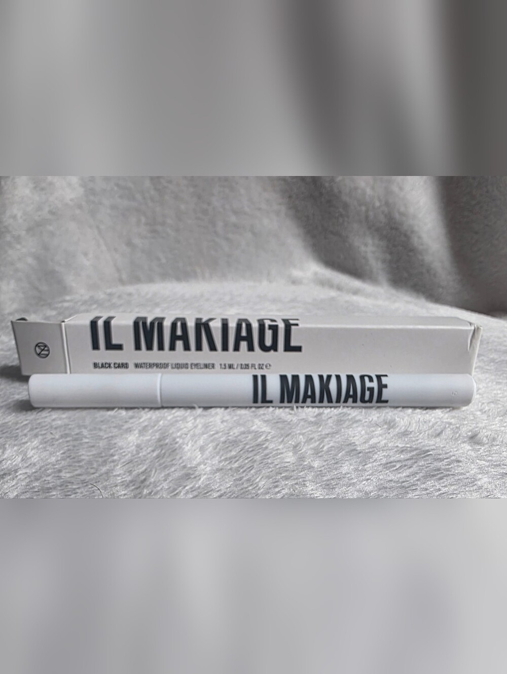 IL MAKIAGE-Waterproof Liquid Eyelines- Black Card.